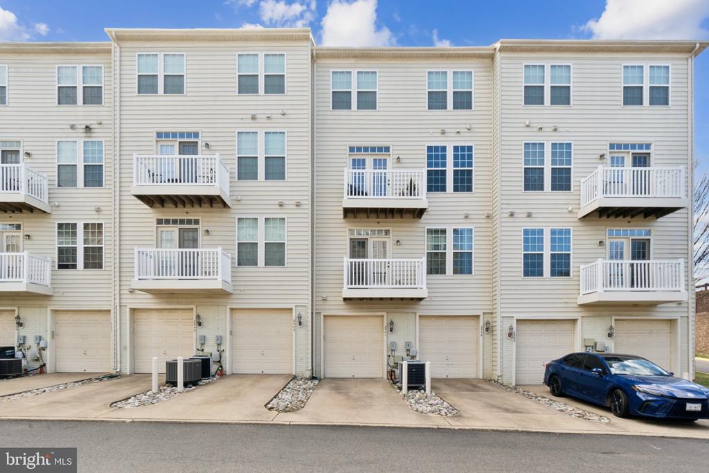 2541 EASTBOURNE DRIVE 256
