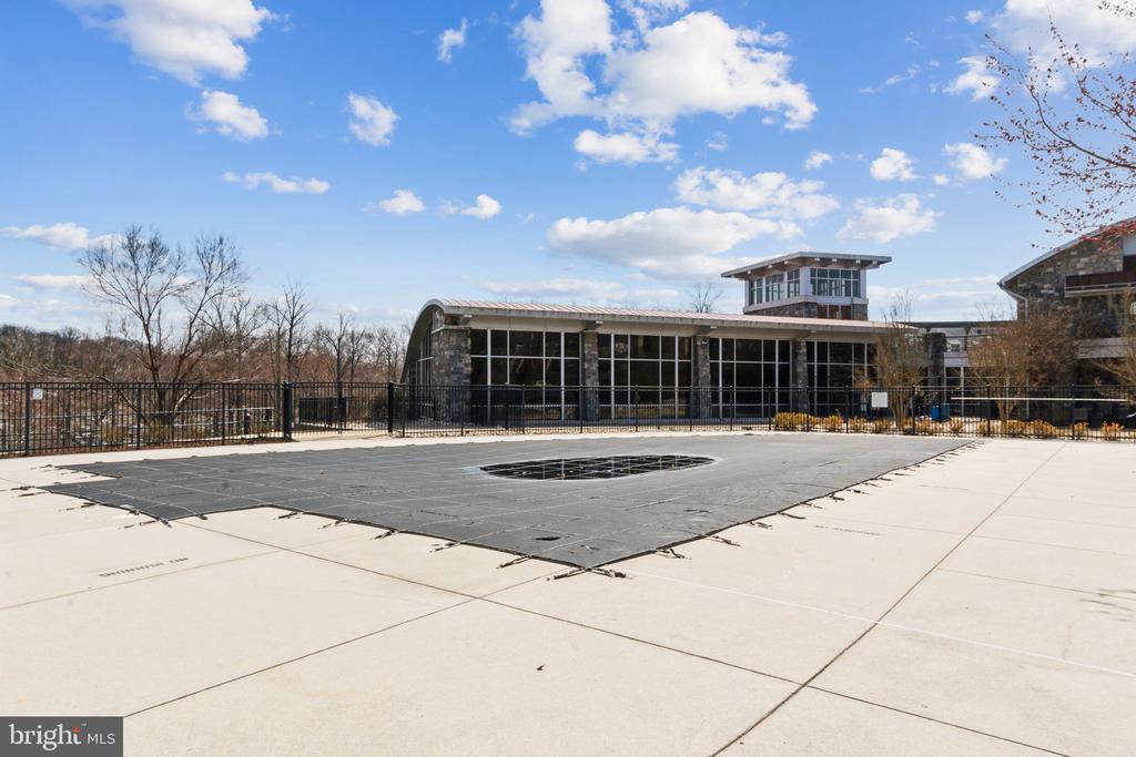 2541 EASTBOURNE DRIVE 256