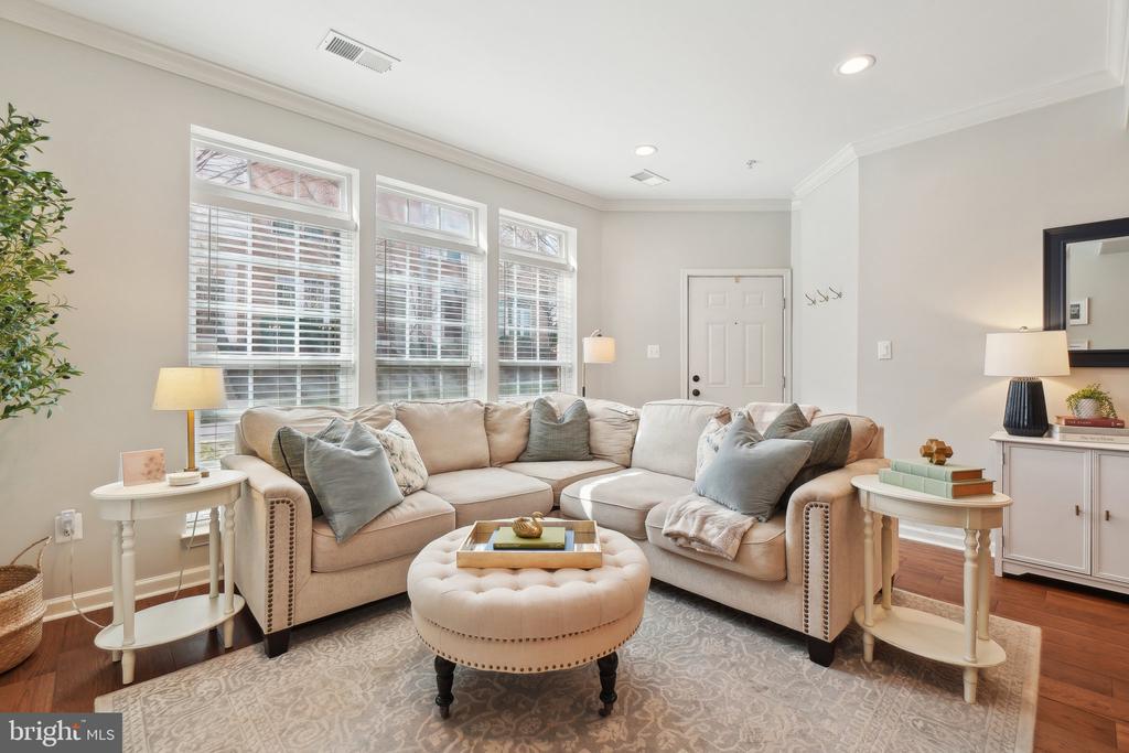 2541 EASTBOURNE DRIVE 256