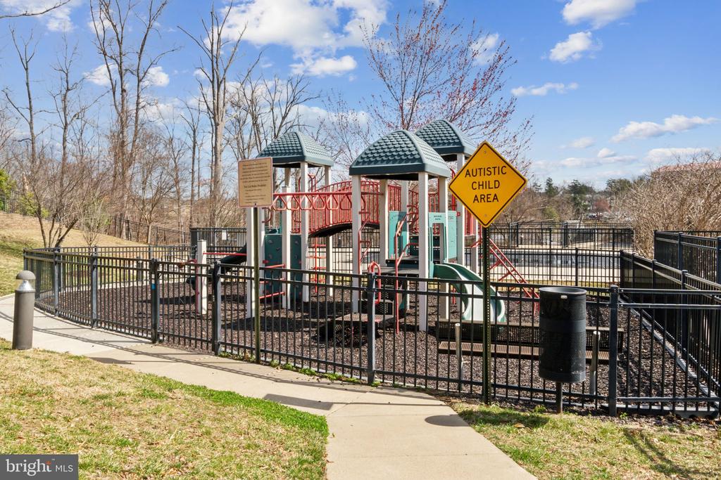 2541 EASTBOURNE DRIVE 256