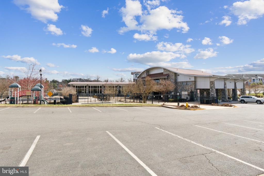 2541 EASTBOURNE DRIVE 256