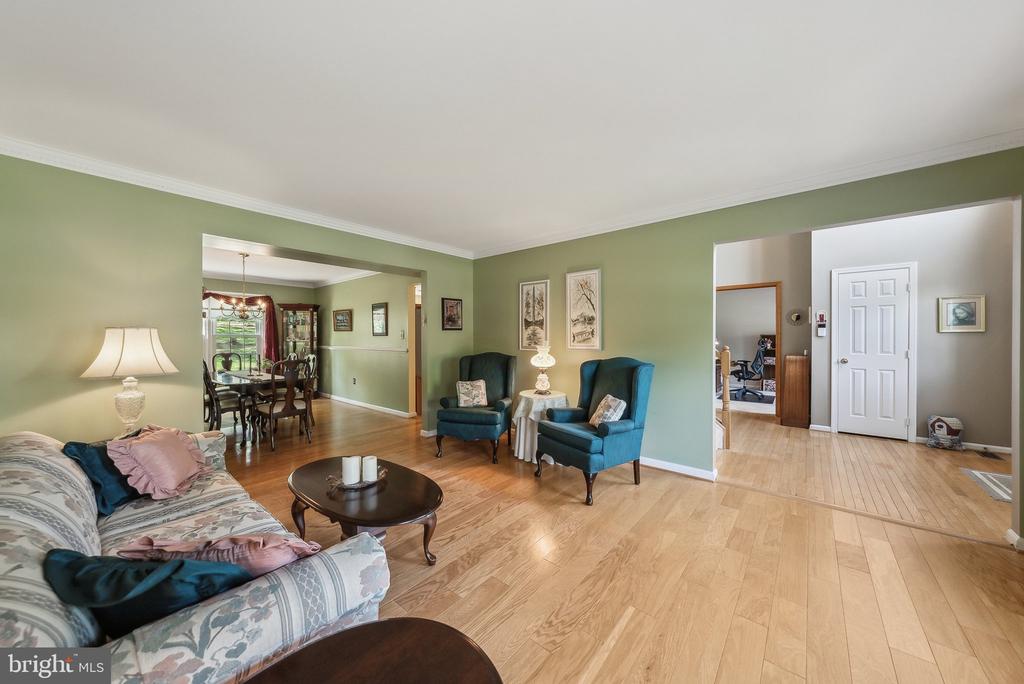 6089 THRAVE LANE