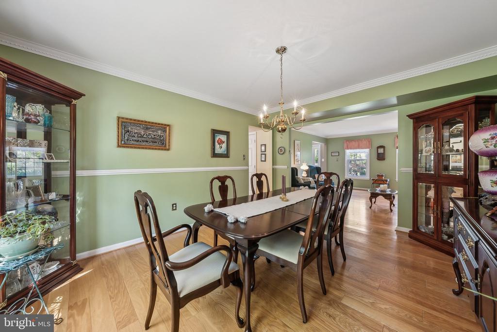 6089 THRAVE LANE