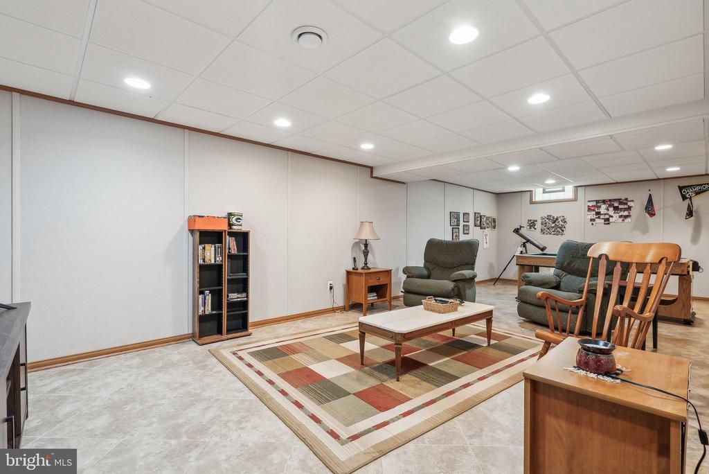 6089 THRAVE LANE