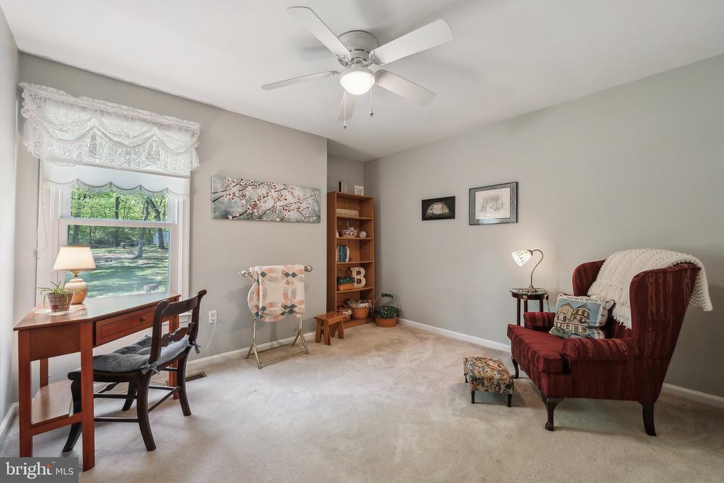 6089 THRAVE LANE