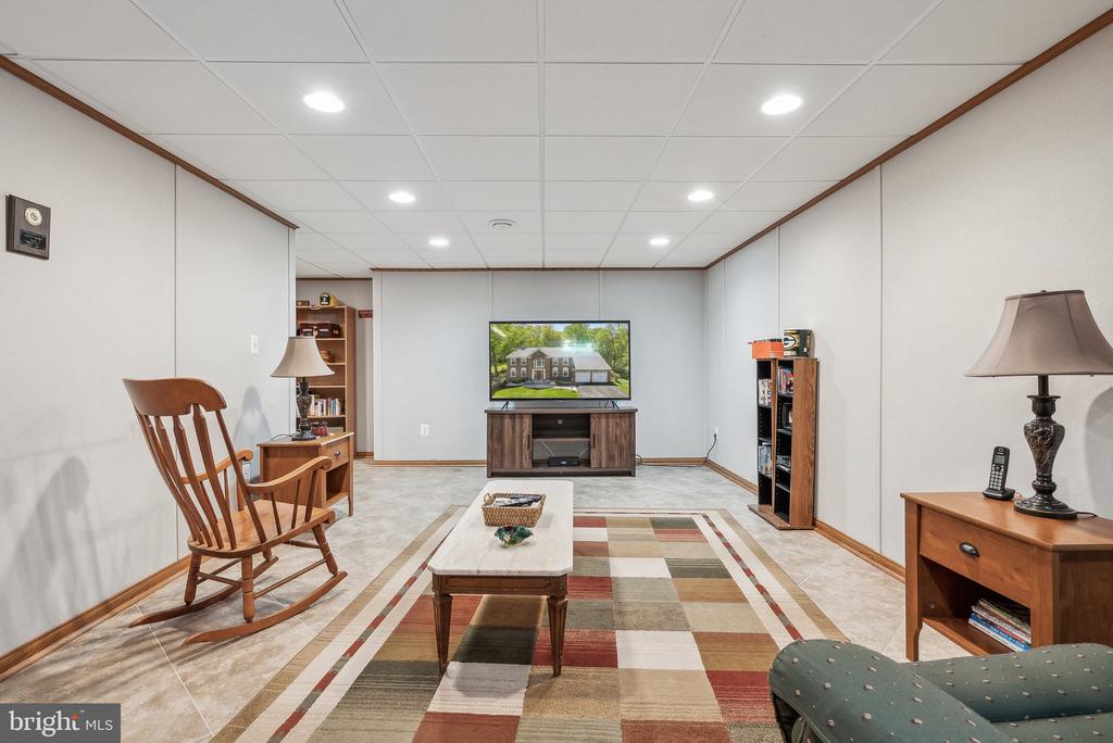 6089 THRAVE LANE