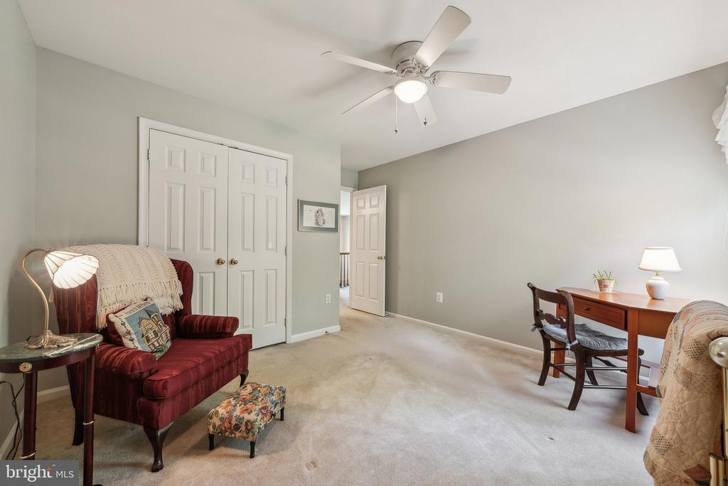 6089 THRAVE LANE