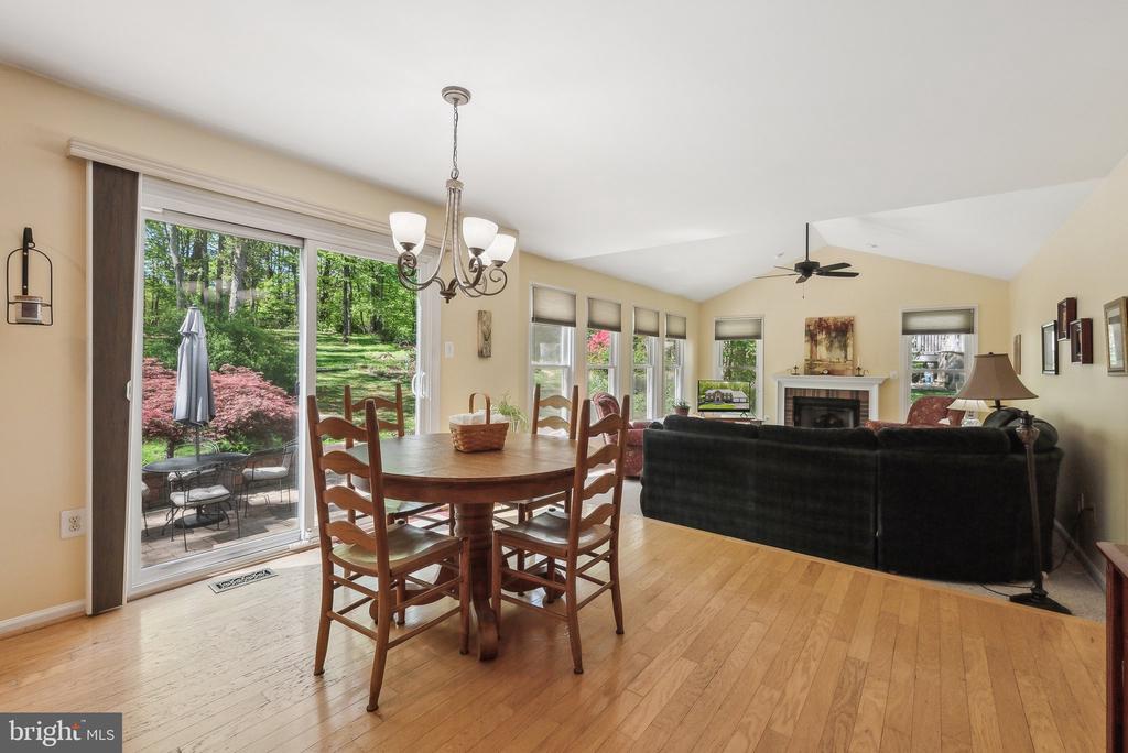 6089 THRAVE LANE