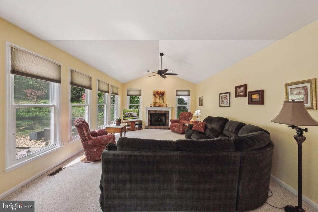 6089 THRAVE LANE