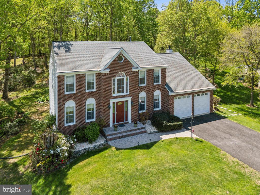 6089 THRAVE LANE