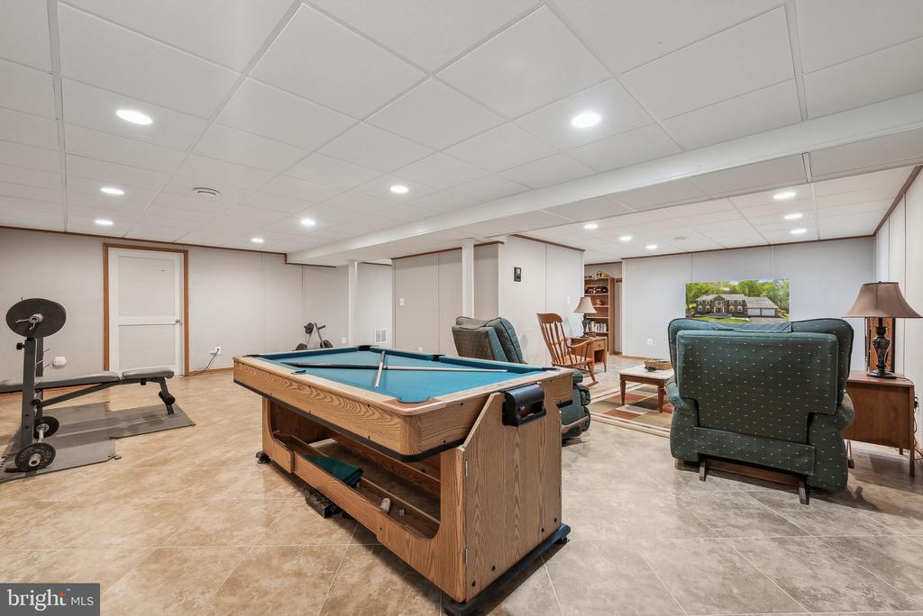 6089 THRAVE LANE