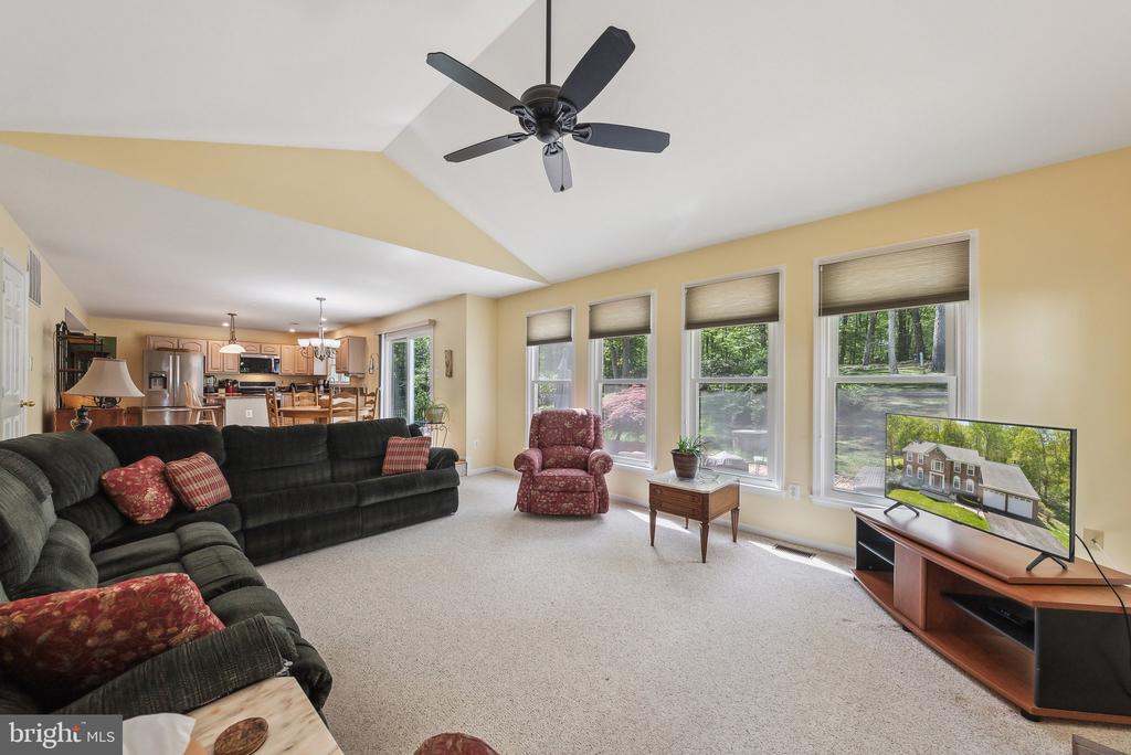 6089 THRAVE LANE