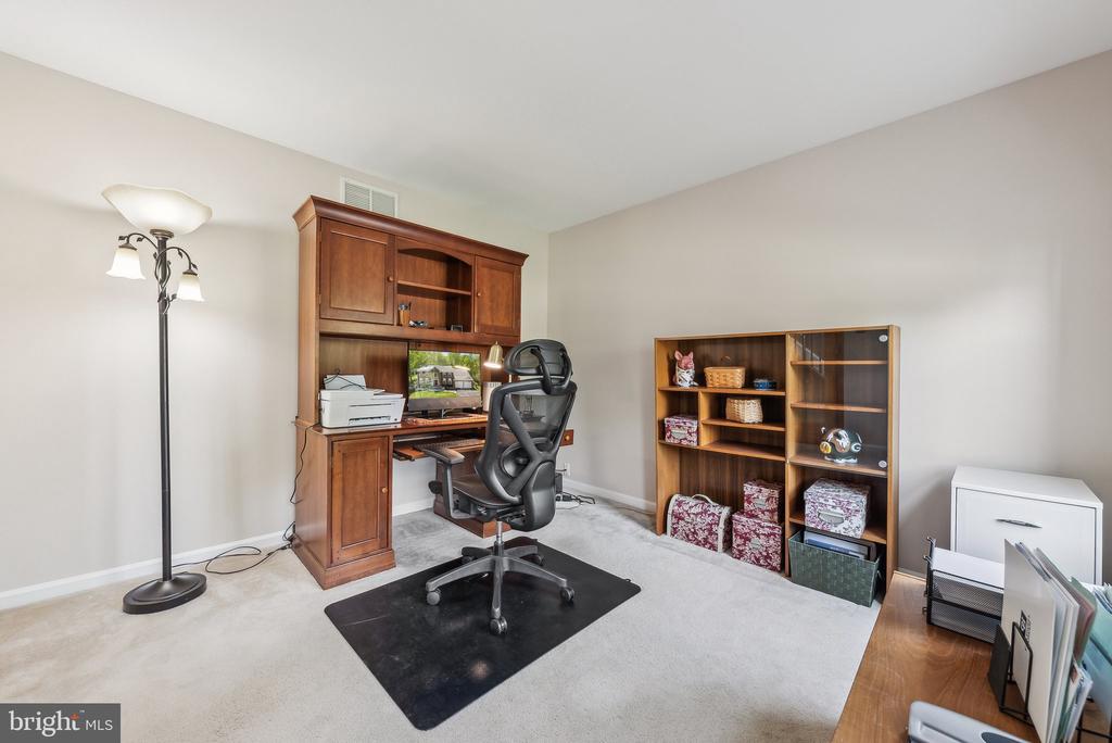 6089 THRAVE LANE