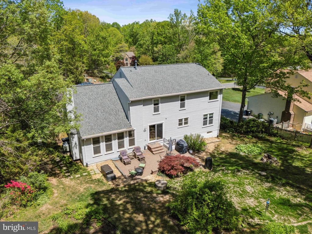 6089 THRAVE LANE
