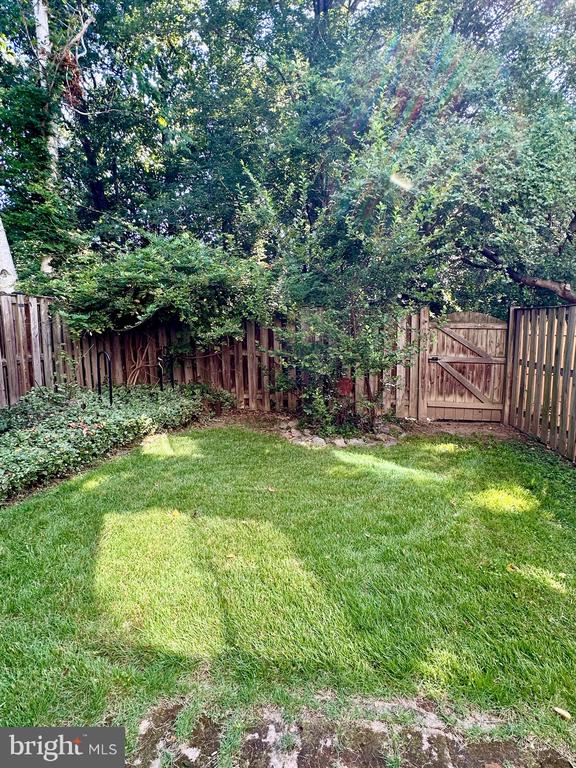1960 FOUNTAINBROOK COURT