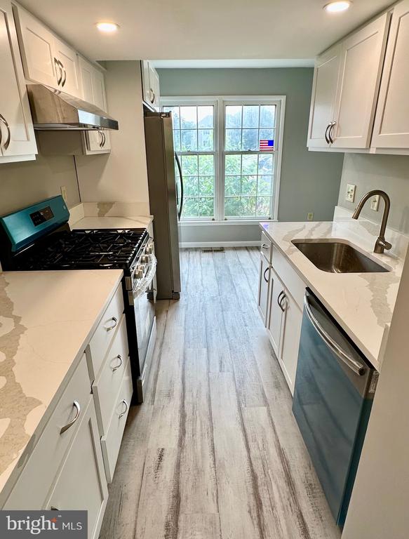 1960 FOUNTAINBROOK COURT