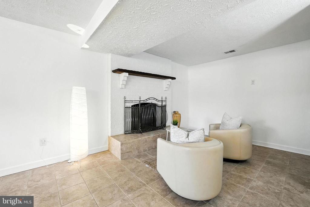 2527 TABOR COURT