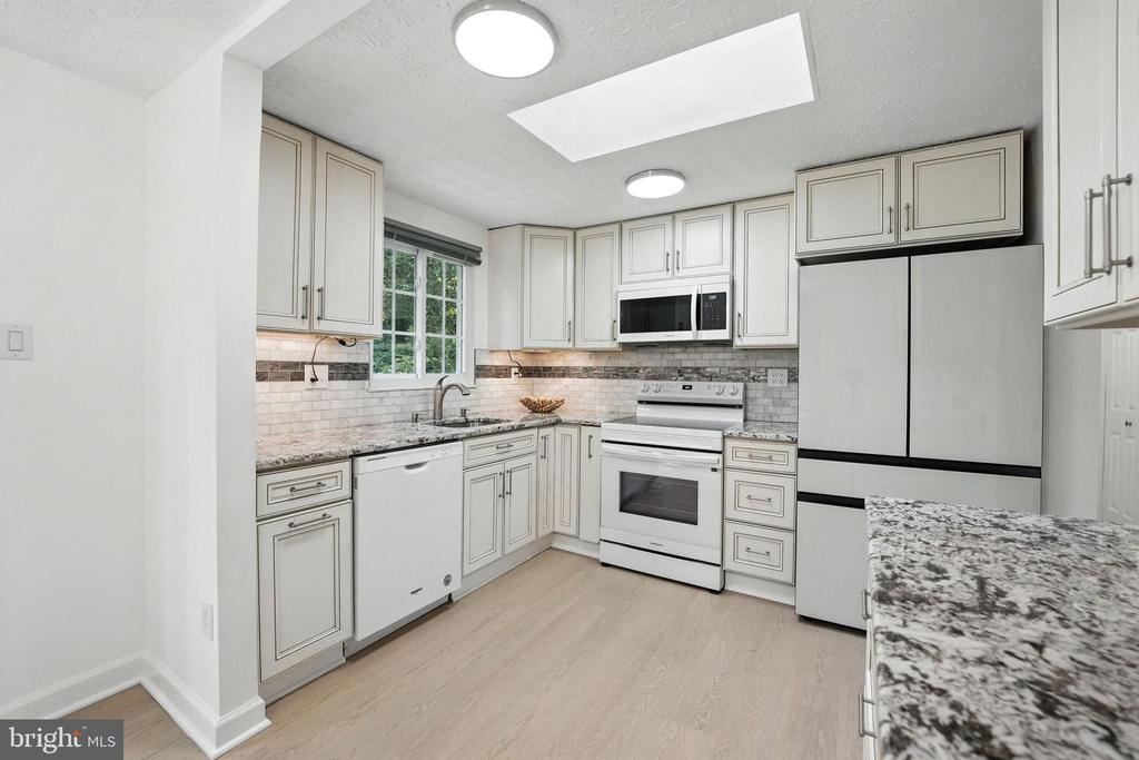 2527 TABOR COURT