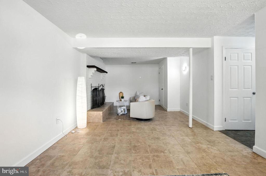 2527 TABOR COURT