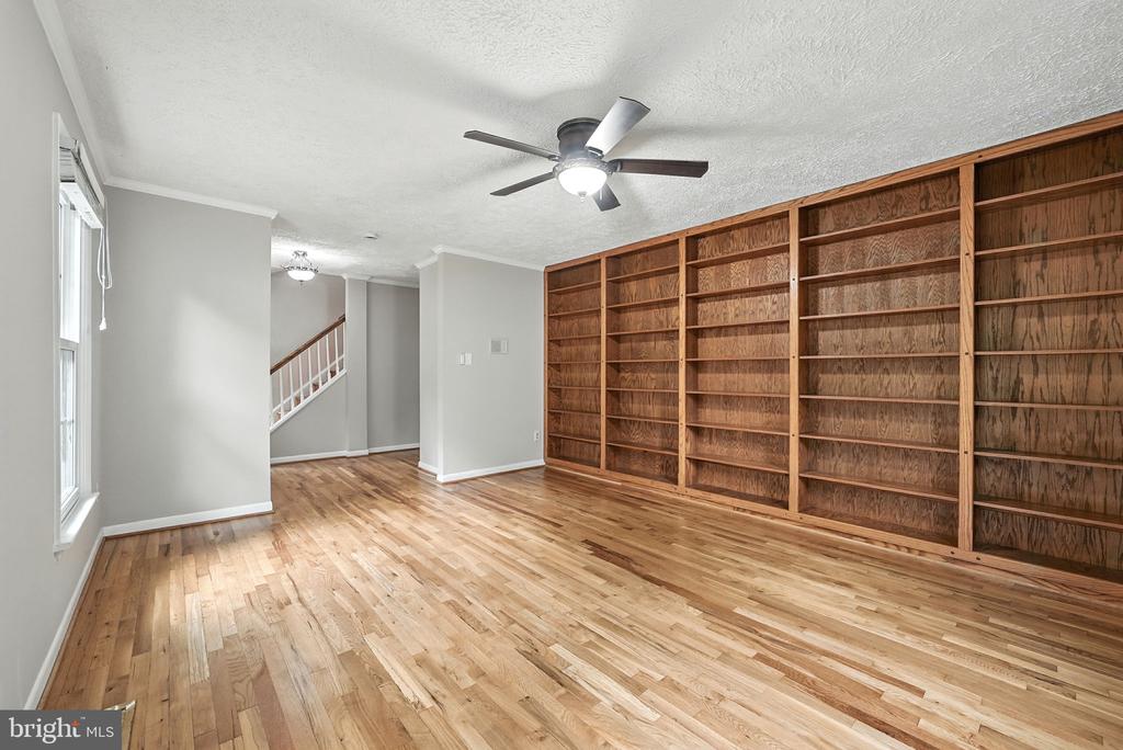 16211 SUNNY KNOLL DRIVE