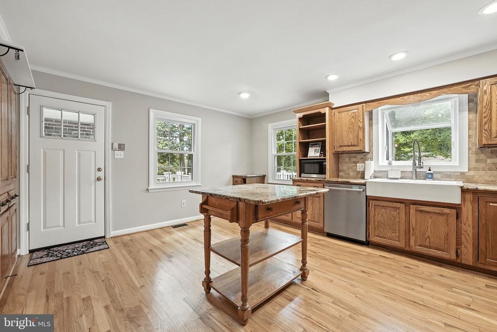 16211 SUNNY KNOLL DRIVE