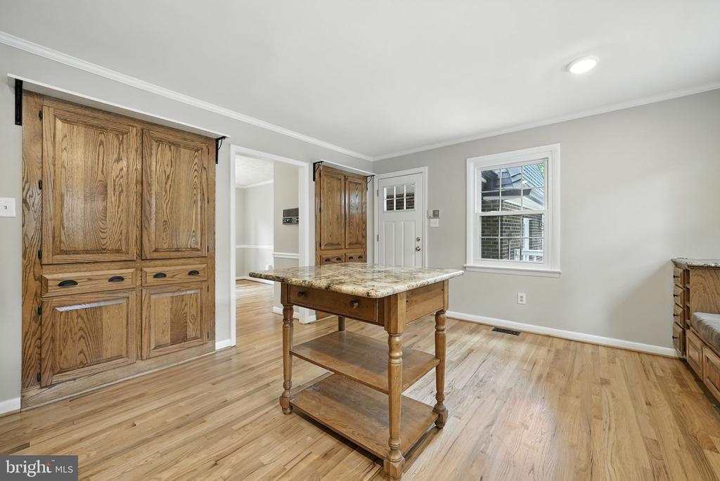 16211 SUNNY KNOLL DRIVE