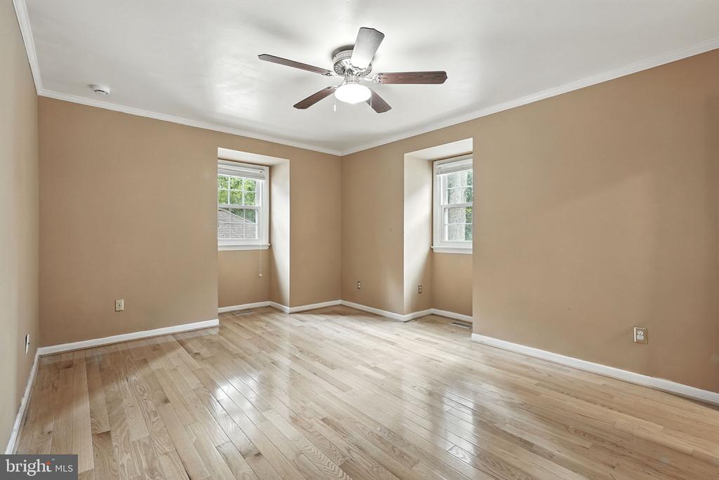 16211 SUNNY KNOLL DRIVE