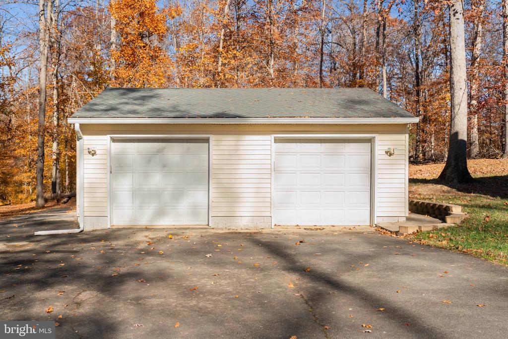 11106 LAKE JACKSON DRIVE