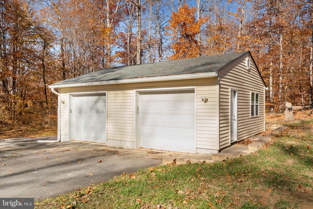 11106 LAKE JACKSON DRIVE