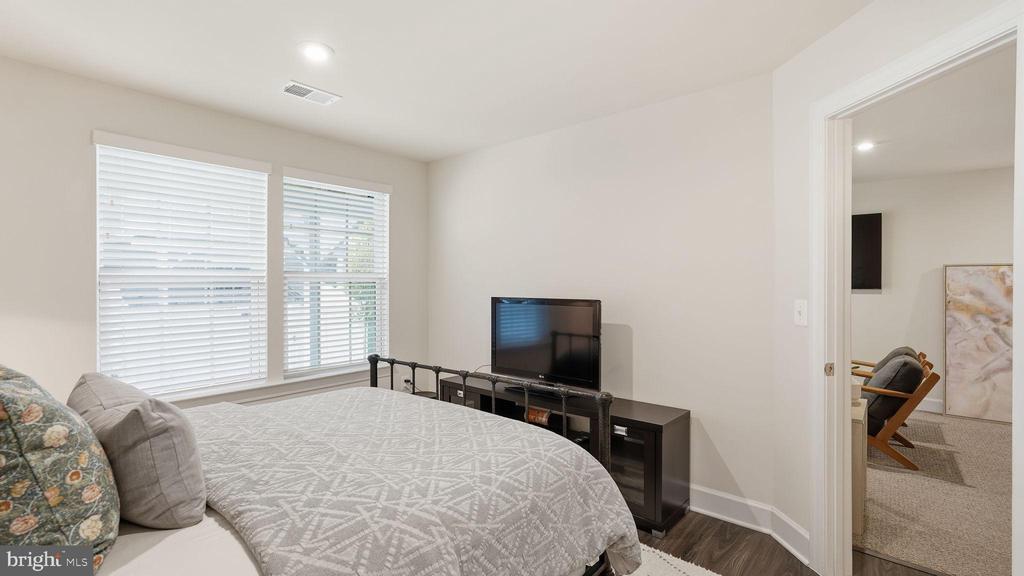 10644 HINTON WAY