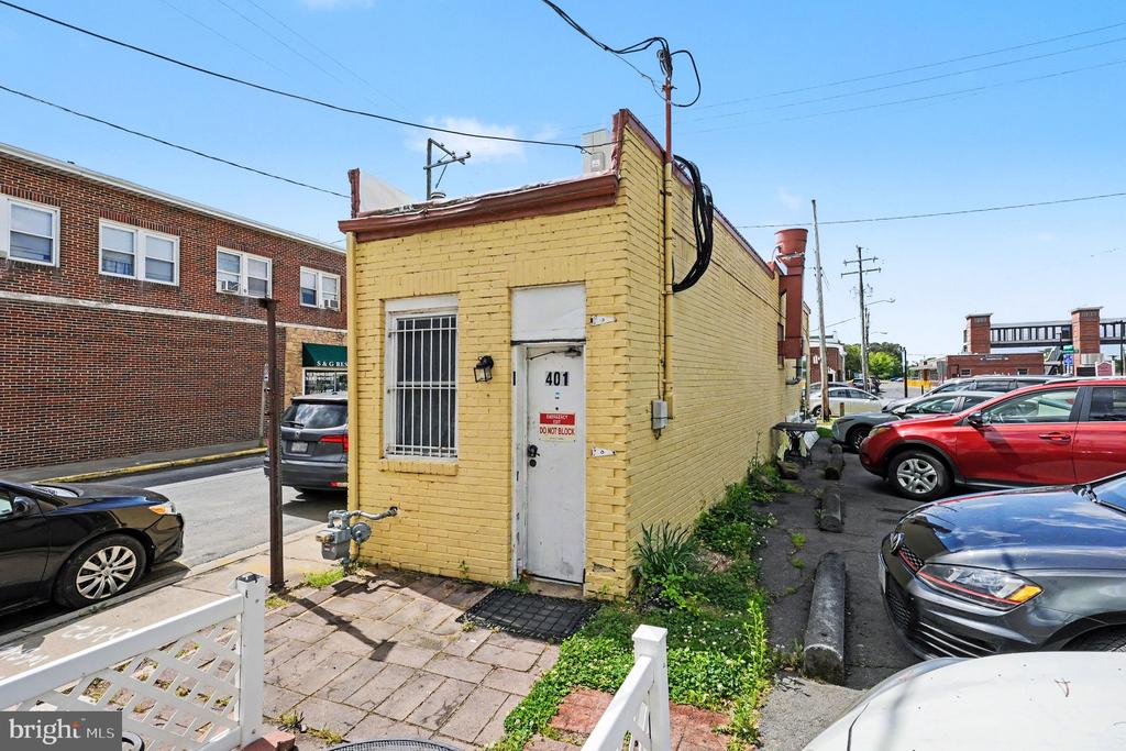401 POTOMAC AVENUE