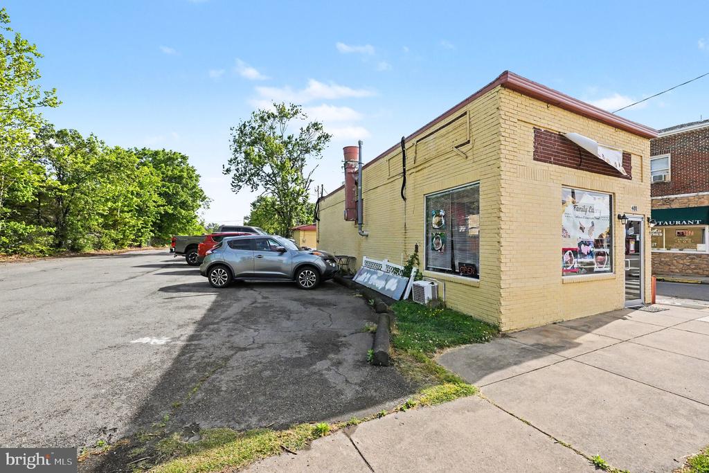 401 POTOMAC AVENUE