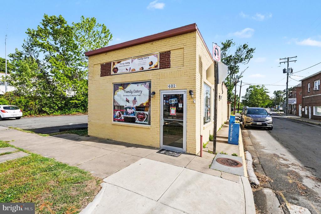 401 POTOMAC AVENUE