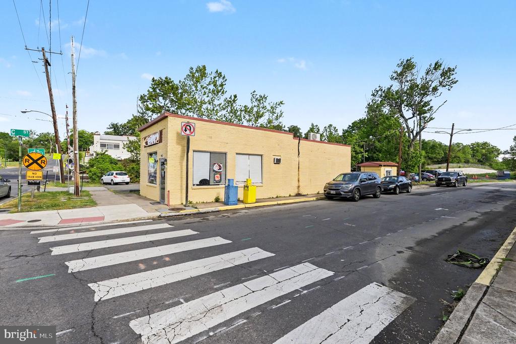 401 POTOMAC AVENUE