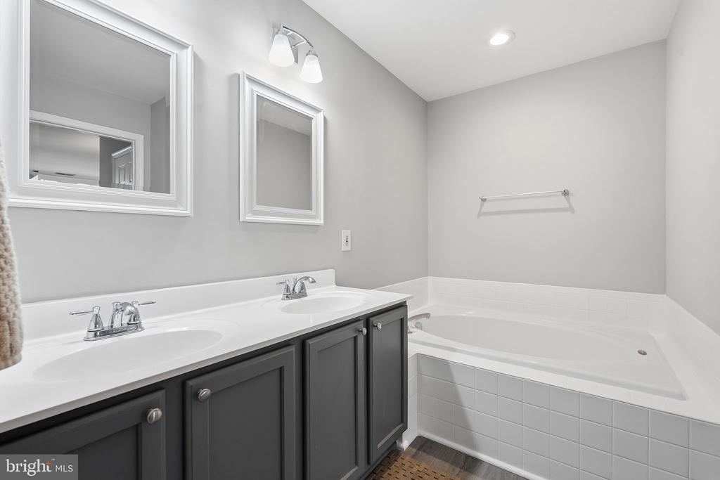 14840 LINKS POND CIRCLE