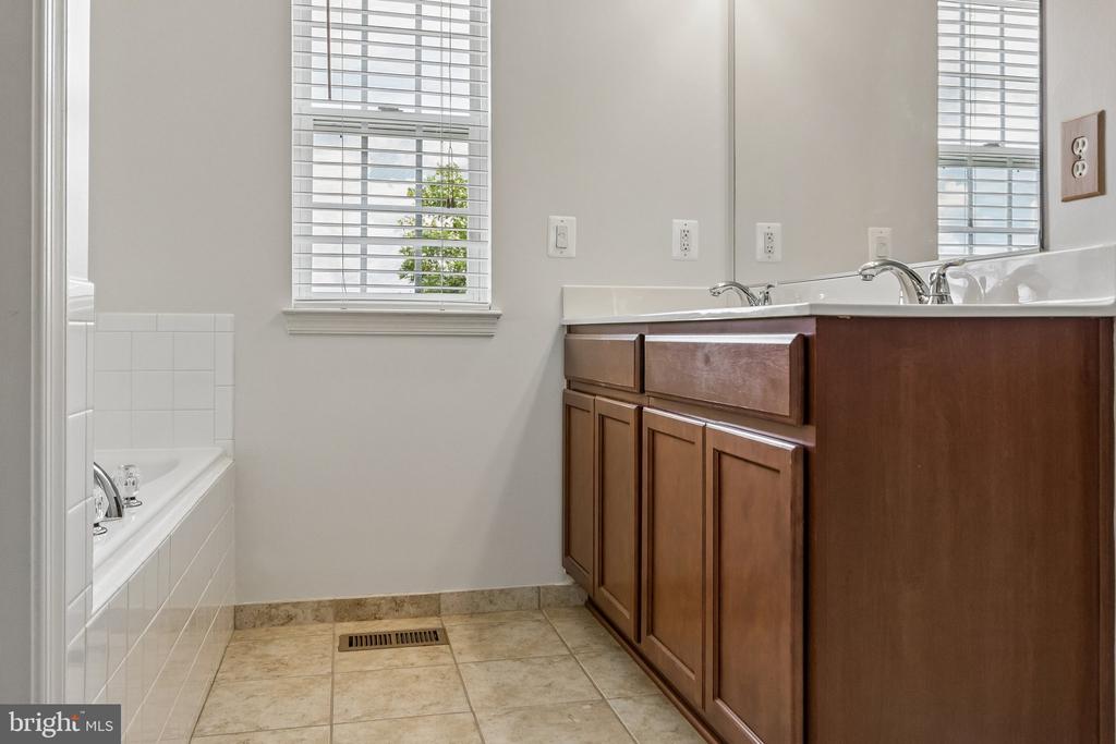 2613 GLENRIVER WAY