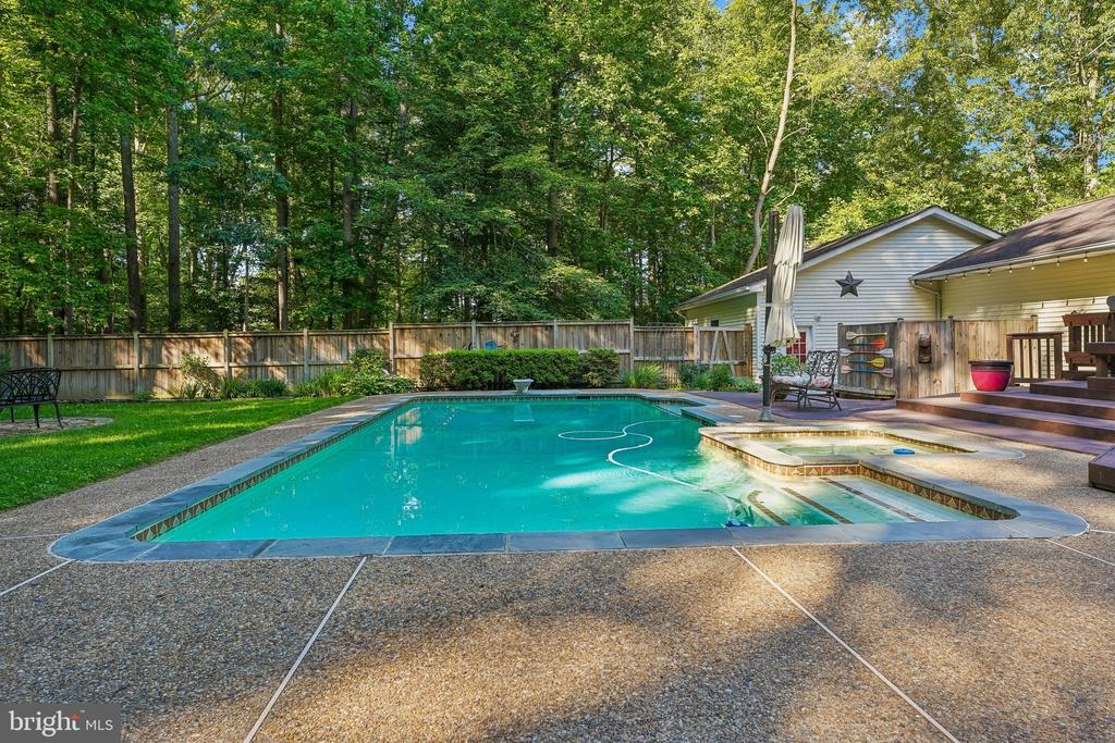 18303 POSSUM POINT ROAD