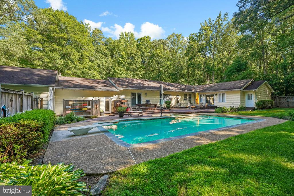 18303 POSSUM POINT ROAD