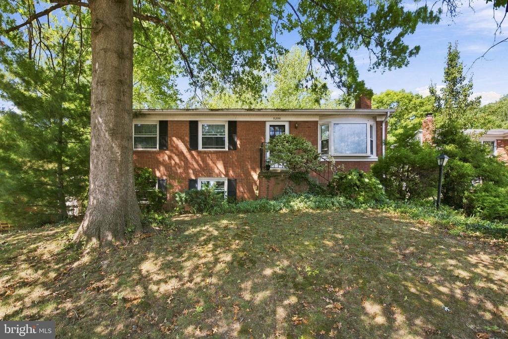 5256 MEDWICK COURT