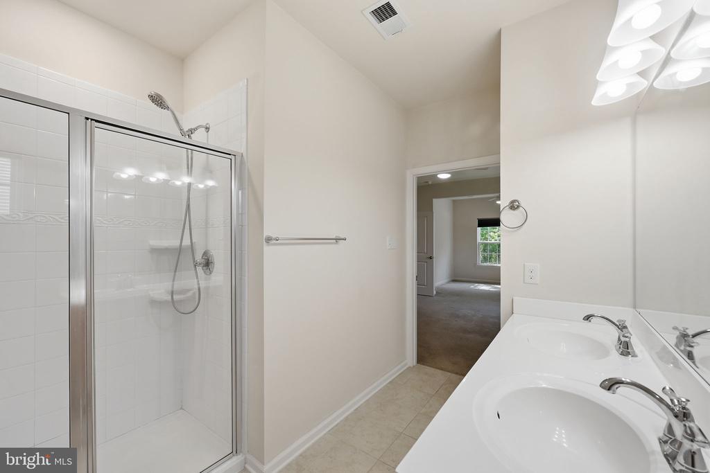 5113 KENMARE LOOP