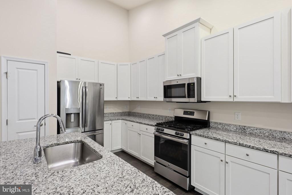 5113 KENMARE LOOP