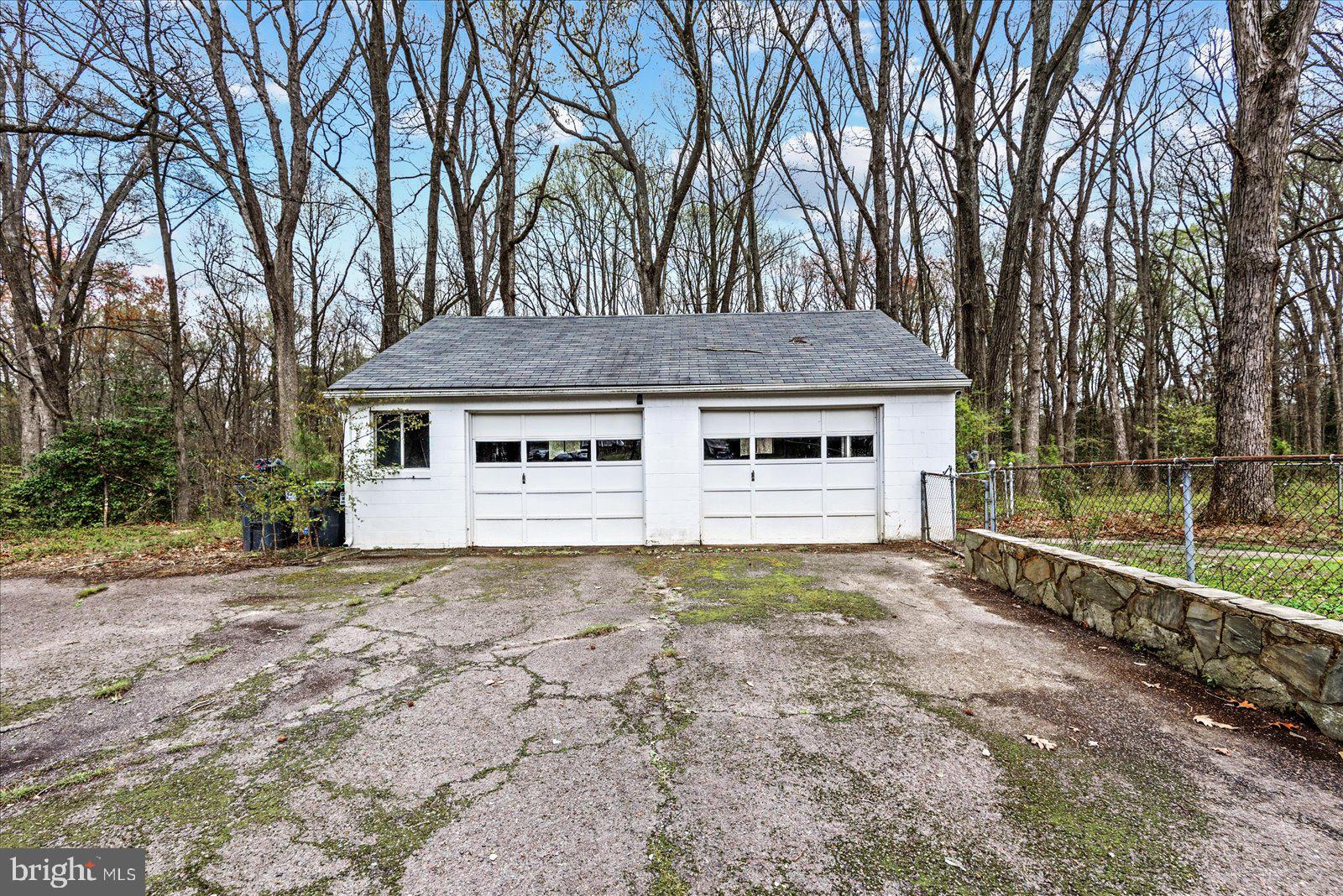 10809 ROLLINGWOOD DRIVE