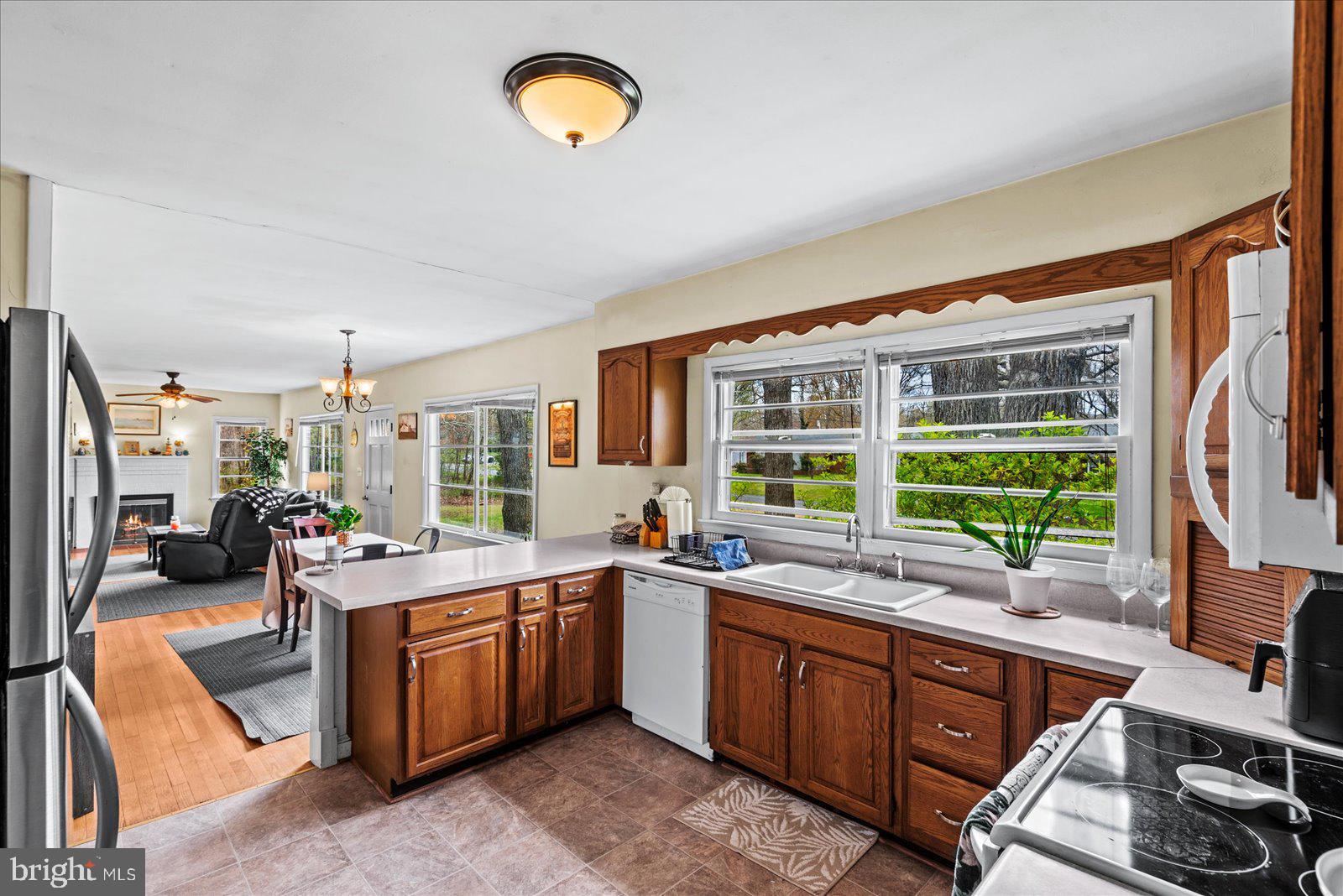 10809 ROLLINGWOOD DRIVE