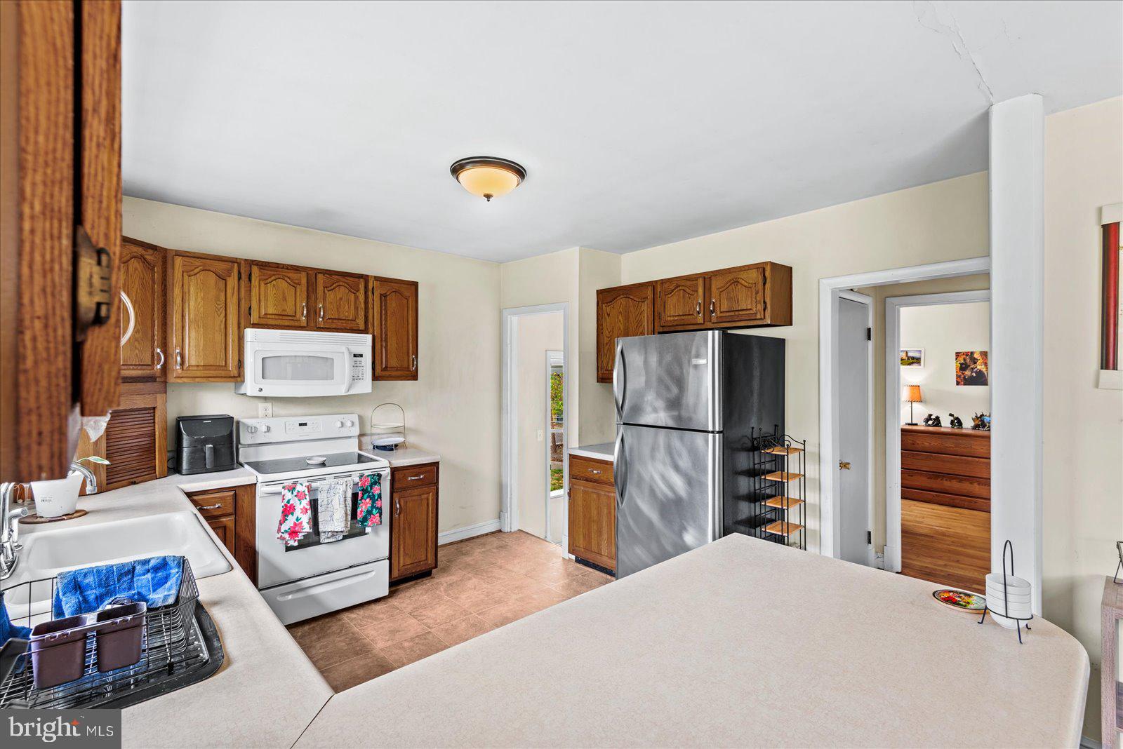 10809 ROLLINGWOOD DRIVE