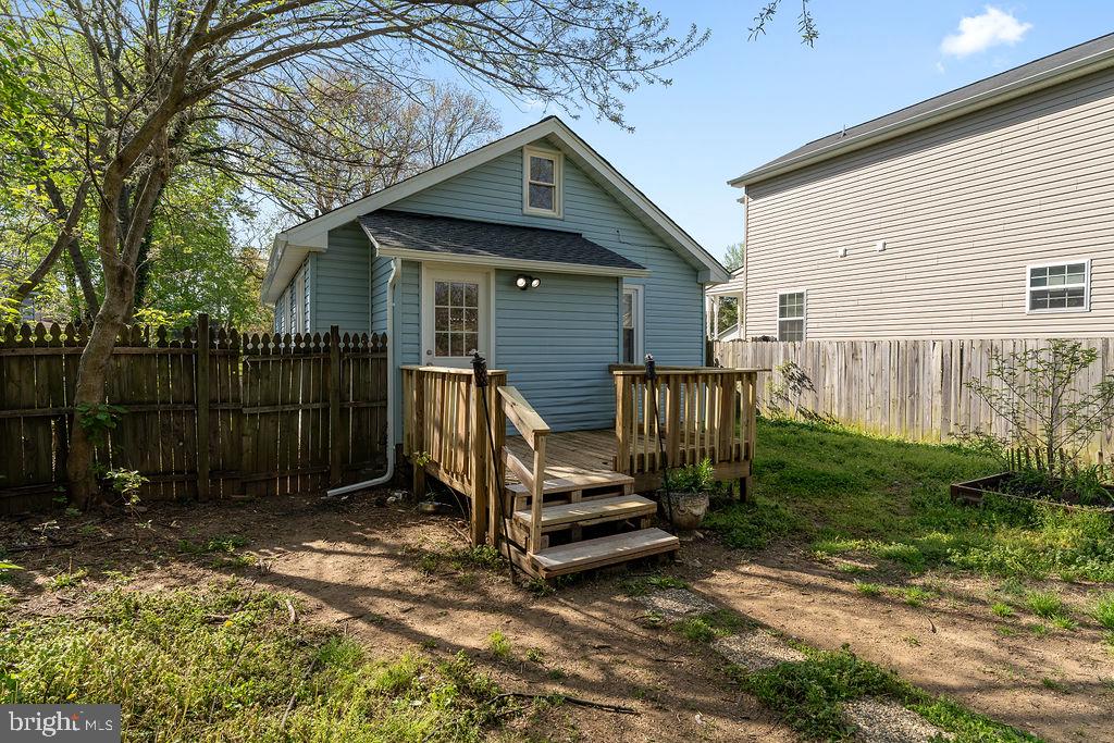 220 MANSFIELD STREET