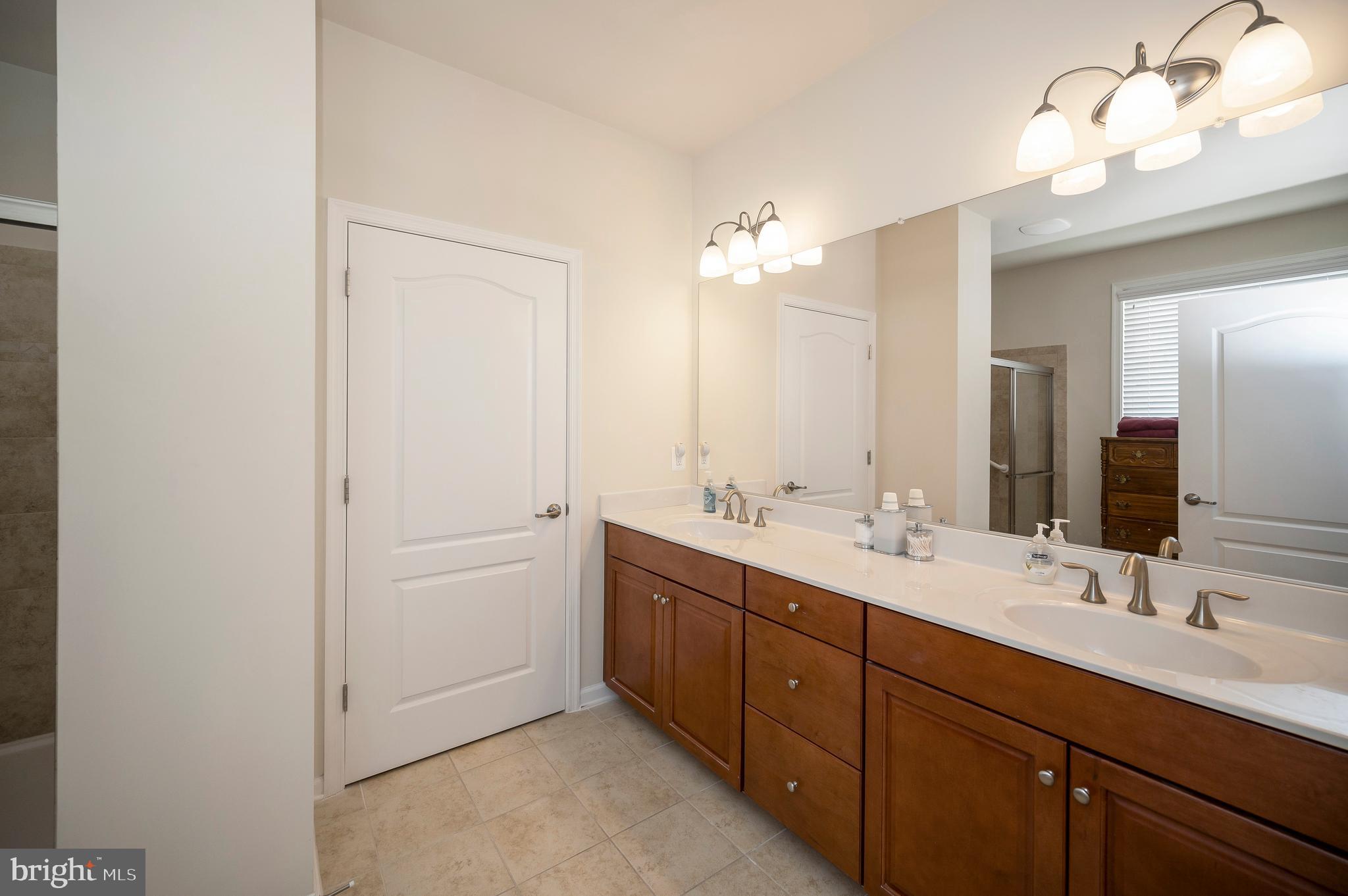 5928 S MILLS MANOR COURT