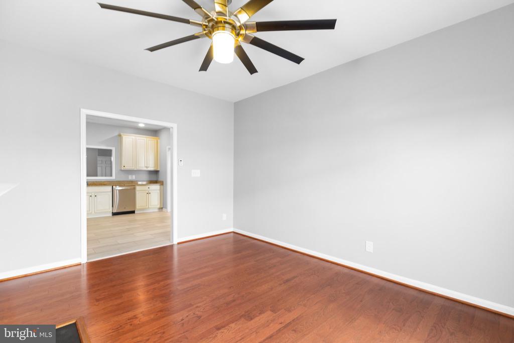 9410 FYVIE LANE