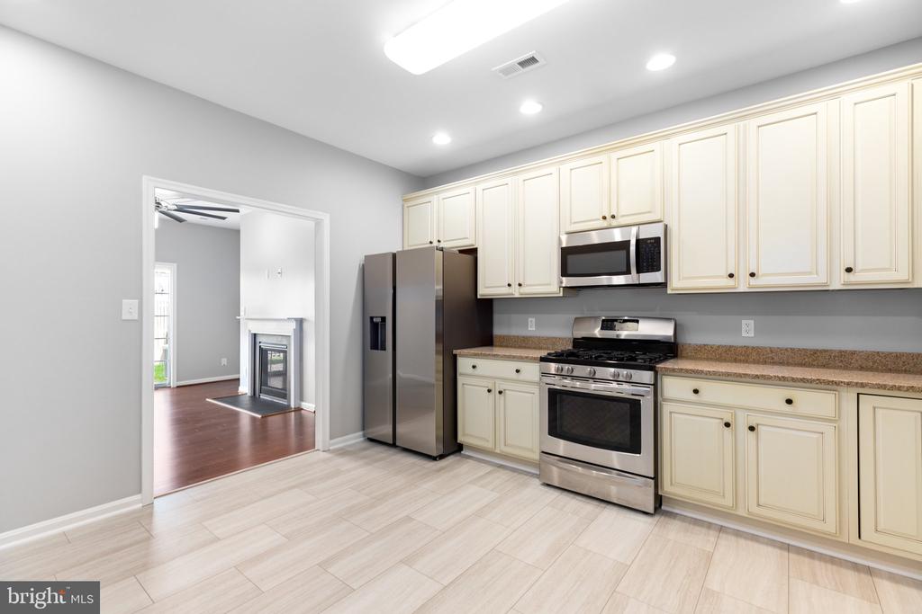 9410 FYVIE LANE