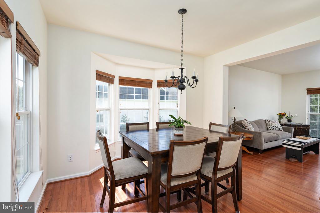 3817 CARLYLE COURT