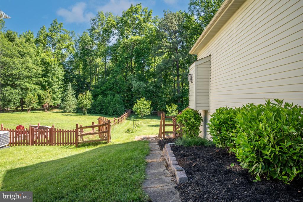 3817 CARLYLE COURT